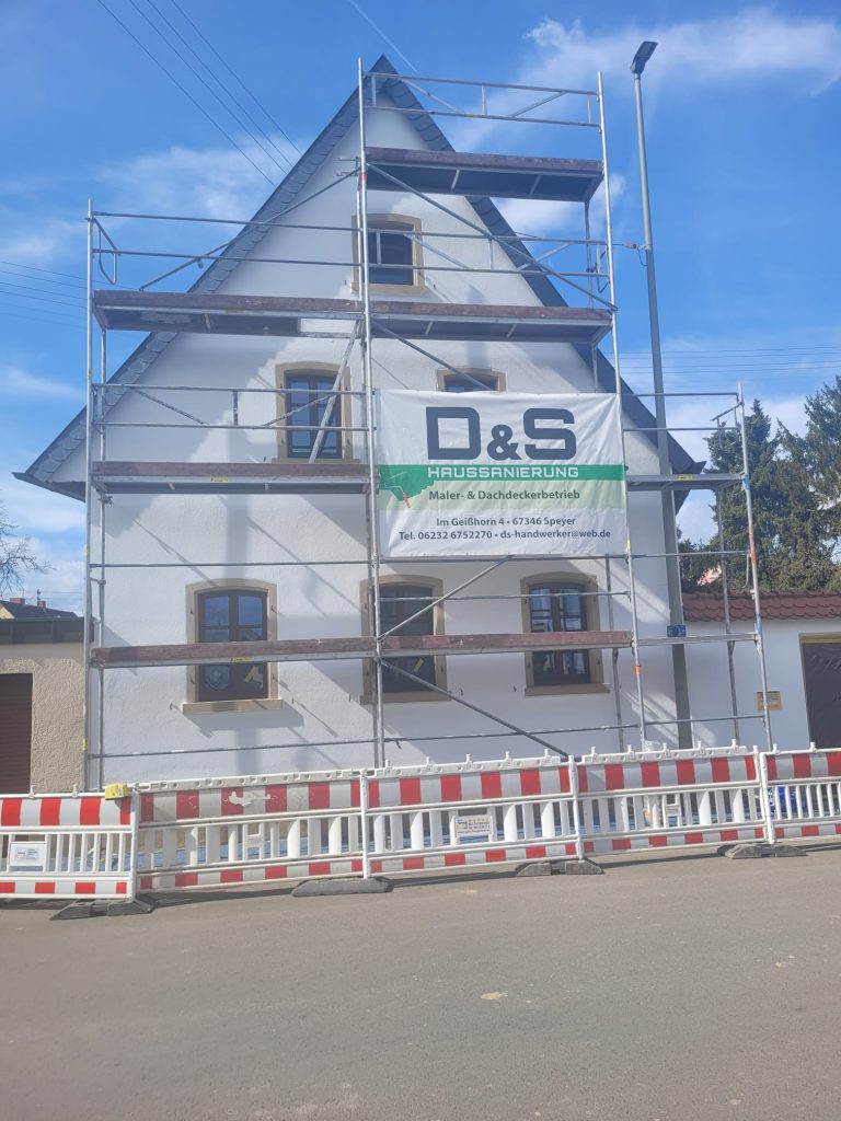 Blechnerarbeiten und Gerüstbau für Fassadenanstriche und Malerarbeiten in Speyer sowie Karlsruhe und Heidelberg