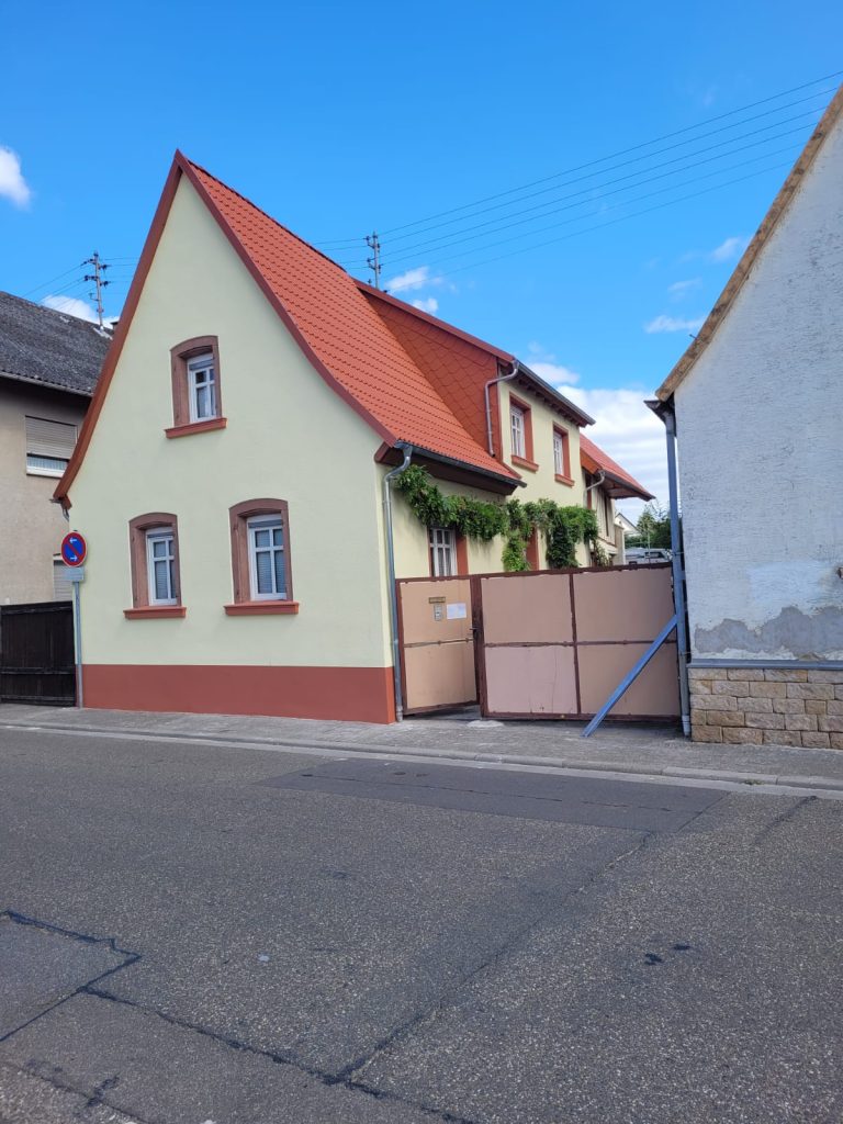 Haussanierung mit Putzarbeiten und Außenanstrich der Fassade in Speyer und Mannheim