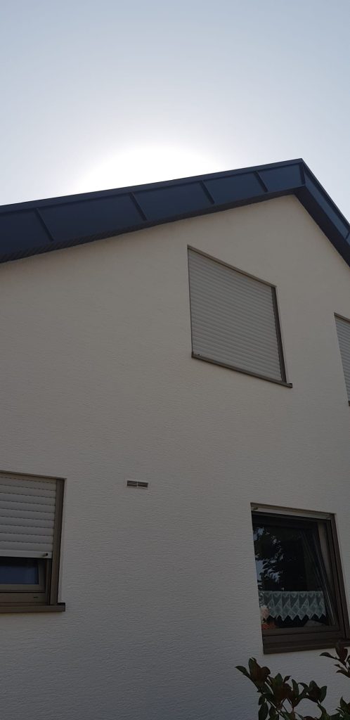 Malerbetrieb für Dachdeckerarbeiten mit Dachbeschichtungen und Reinigung mit Hochdruck in Speyer und Mannheim
